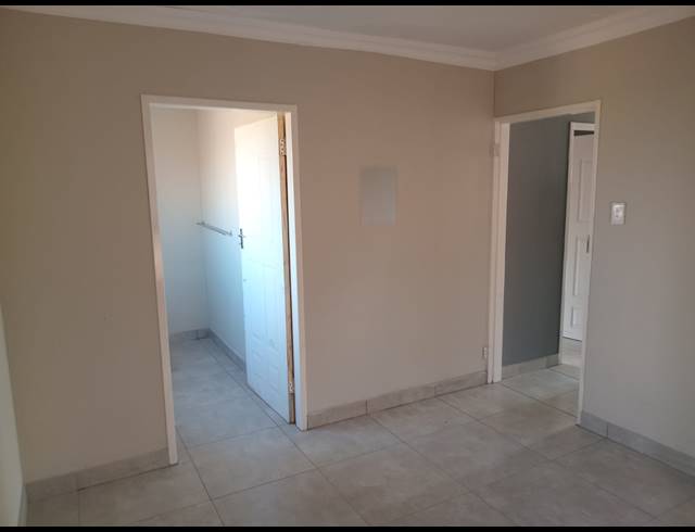 3 BEDROOM HOUSE FOR SALE IN STRETFORD